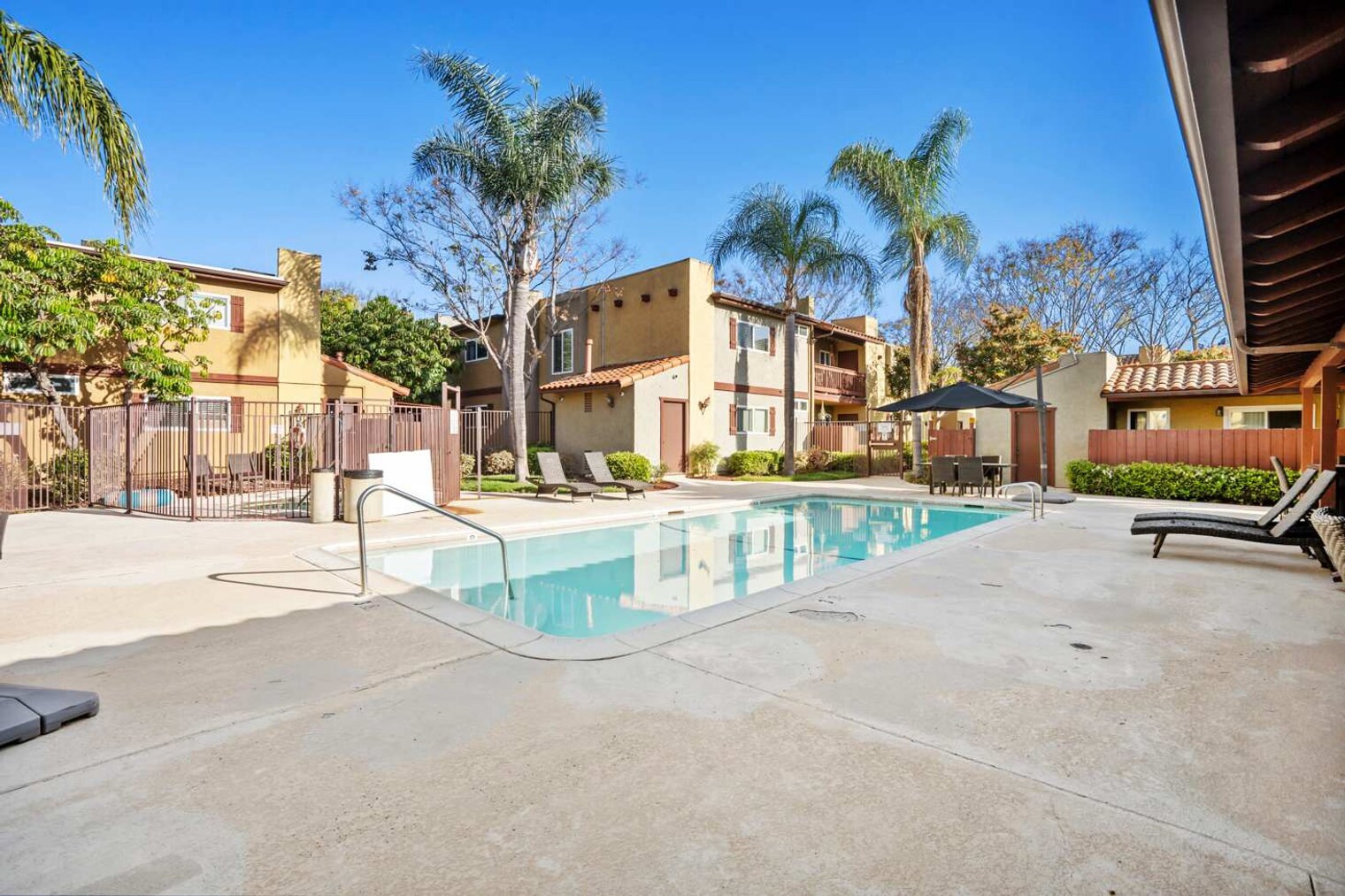 Building Photo - 1000 Estes St