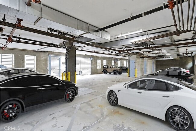 Building Photo - 1014 Larrabee St