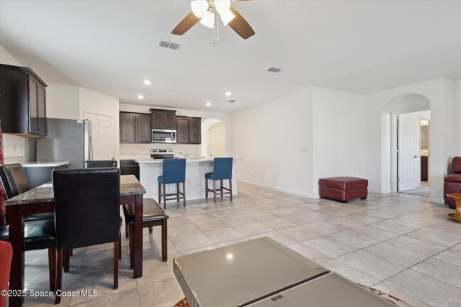 Building Photo - 560 Lumber Jack Pl