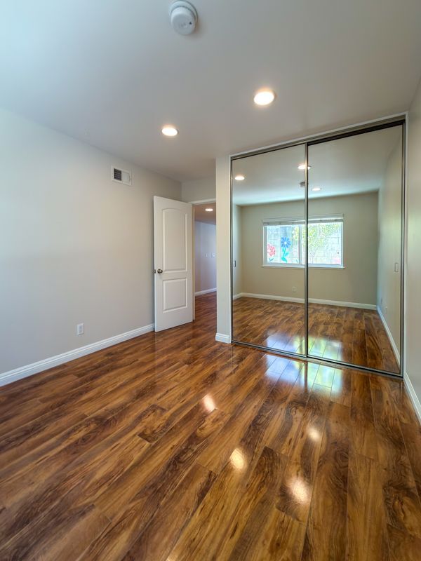 Building Photo - 5445 Sunvalley Ct
