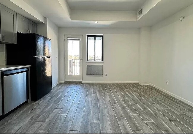Building Photo - 14-54-43 31st Avenue