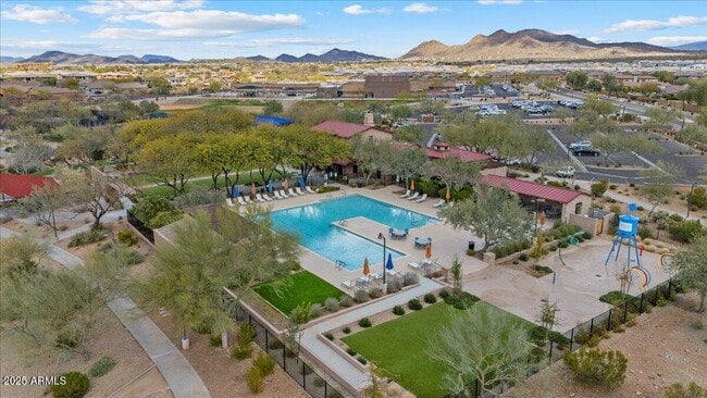 Building Photo - 2025 W Calle Del Sol