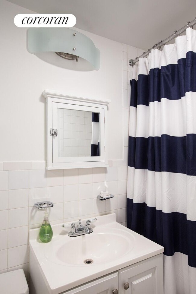 Building Photo - 41 Spring St