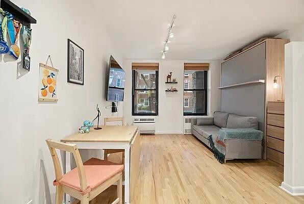 Primary Photo - 315 W 55th St