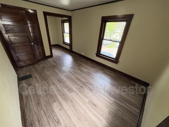 Building Photo - 1353 Huestis Ave