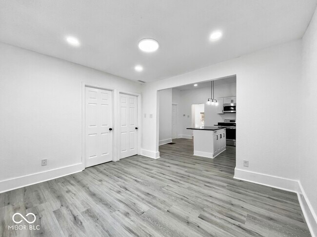 Building Photo - 4923 E University Ave