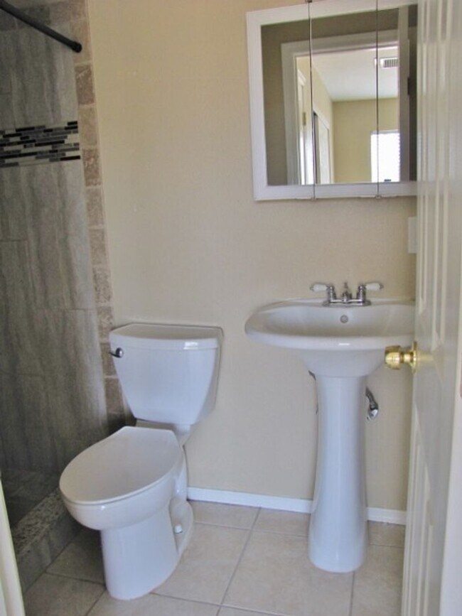 Building Photo - 4BR/2BA/1CG, 1374 sq.ft., w/central A/C in Sierra Vista, AZ