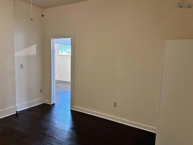 Building Photo - 2007 10th St