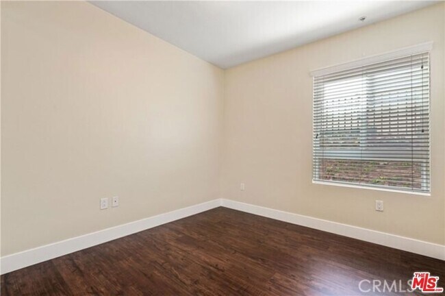 Building Photo - 1401 S St Andrews Pl