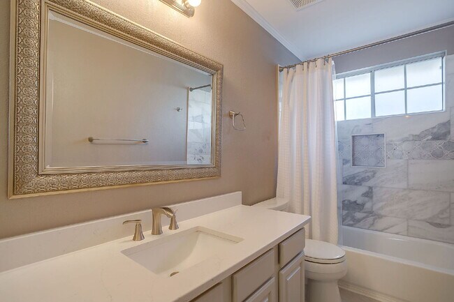 Building Photo - Beautifully Updated Home in Grapevine!