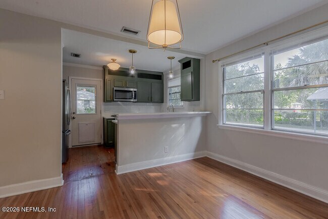Building Photo - 1375 Menna St
