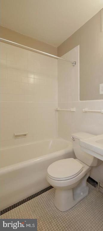 Building Photo - 2031 Locust St