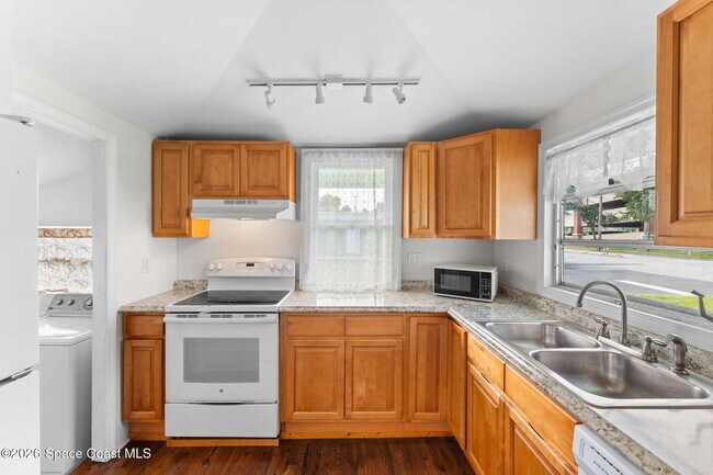 Building Photo - 1804 Tangerine St