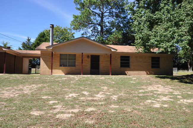 Building Photo - COMING SOON! 3 Bedroom 1.5 Bath Rental in ...