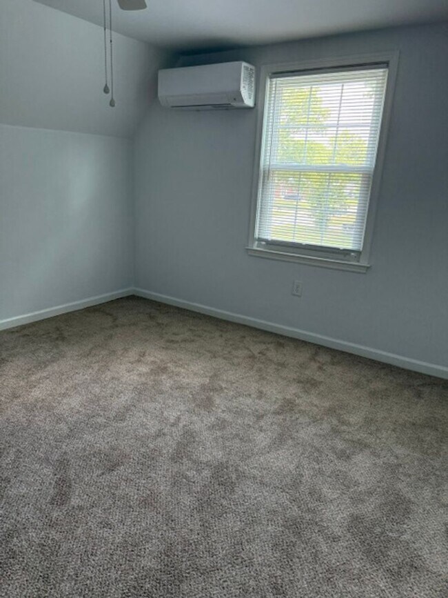 Building Photo - 302 Cottonwood Ln