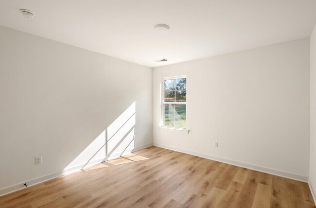 Building Photo - 6275 Clover Ct