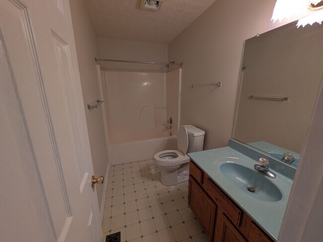 Building Photo - 6008 Yeaton Glen Dr