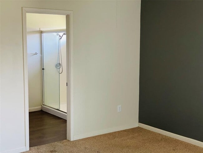 Building Photo - 307 Camellia Dr