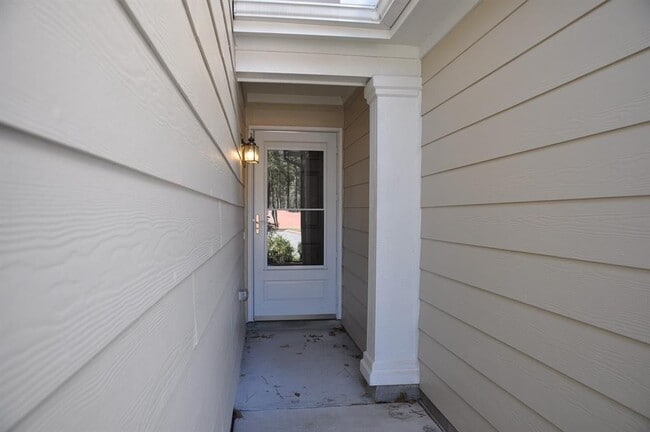 Building Photo - 12229 Medina Lake Dr