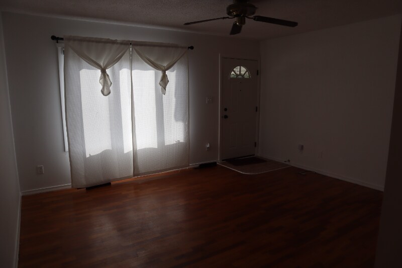 Building Photo - 275 Viking Dr