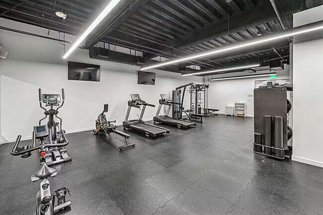 Building Photo - 701 S Hudson Ave