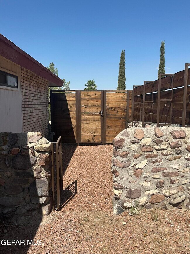 Building Photo - 7324 Canyon Run Dr