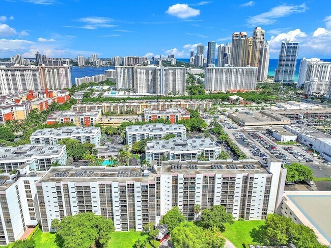 Building Photo - 16909 N Bay Rd