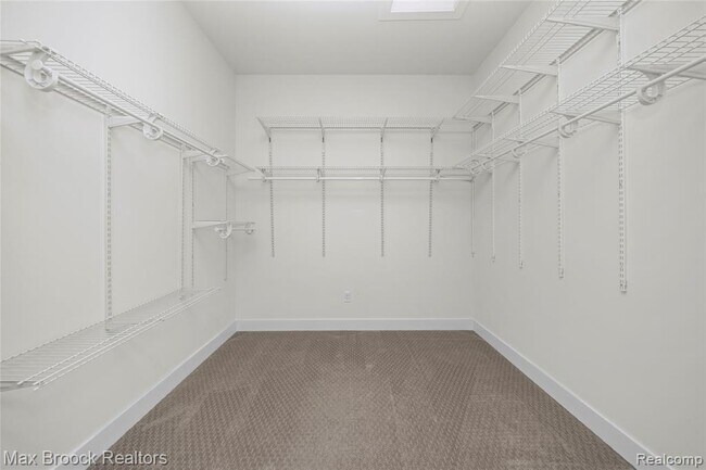 Building Photo - 5636 Suffolk Ct