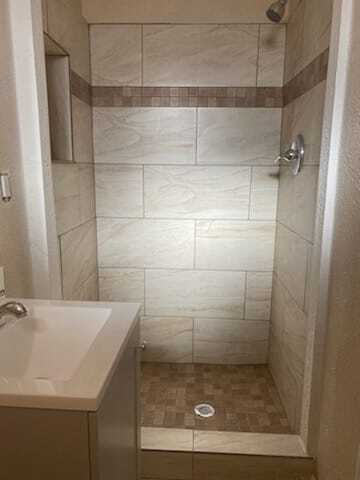 Building Photo - 14633 Valentin Dr