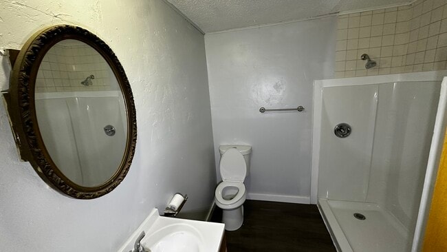 Building Photo - 1201 E 8th Ave