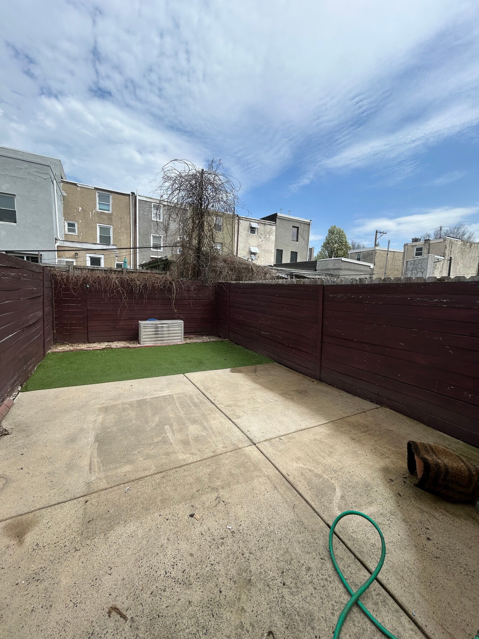 Building Photo - 2027 E Sergeant St