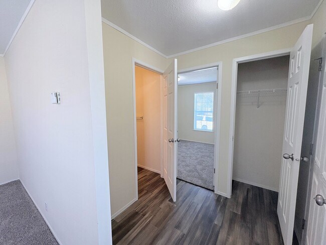 Building Photo - 10610 State Rte 762