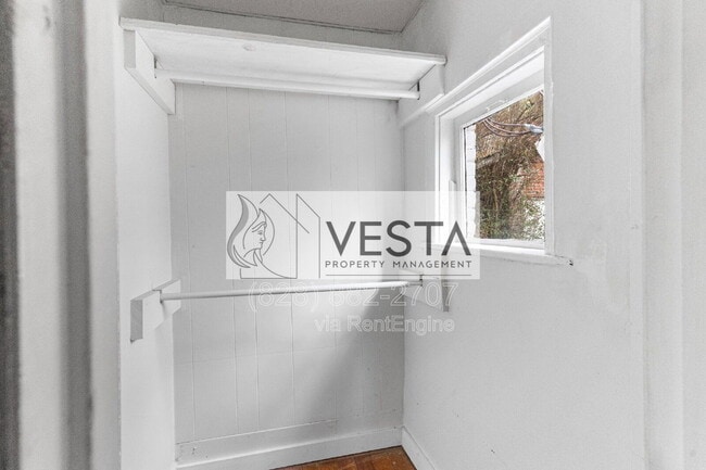 Building Photo - 240 Hillside St