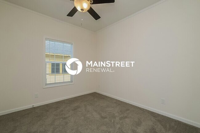 Building Photo - 4 Bedroom Pet-Friendly Home in St. Petersburg, FL with Main Street Renewal
