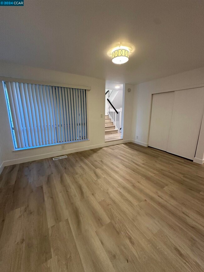 Building Photo - 1700 Siskiyou Dr