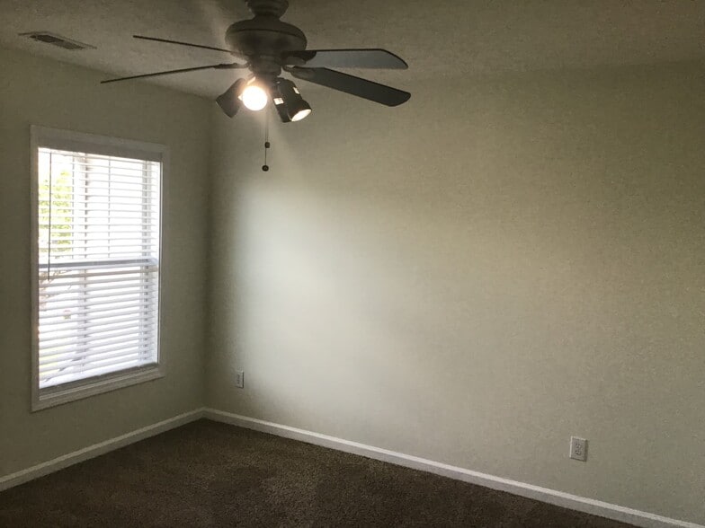 Building Photo - 111 Golden Pine Rd SW