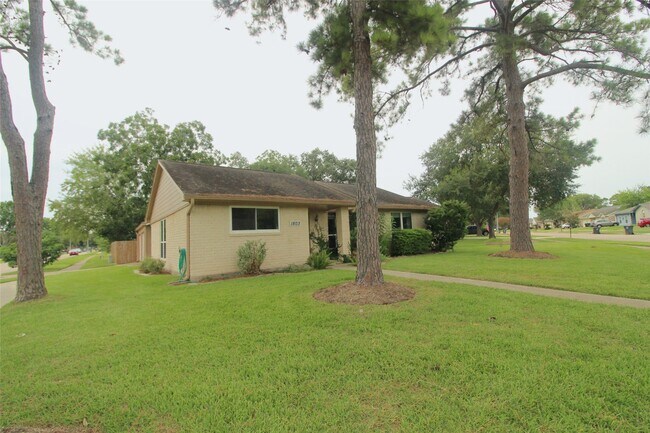 Building Photo - 1803 Oaklawn St