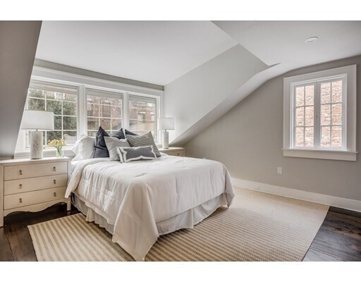 Building Photo - 36 Joy St