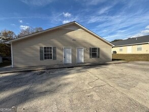 Building Photo - 2101 Southern St NE