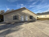 Building Photo - 2101 Southern St NE