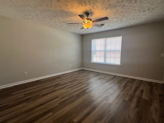 Building Photo - 1510 Center Pointe Dr