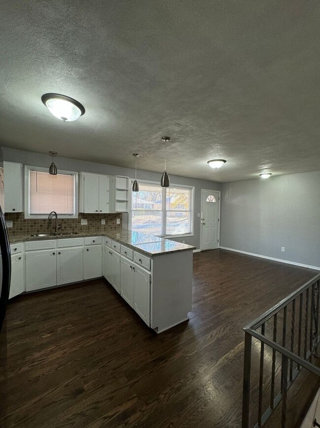 Building Photo - Spacious 4-Bedroom, 2-Bath Home for Rent i...