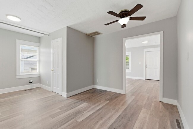 Building Photo - 3 Bedroom | 2 Bathroom | Springfield MO