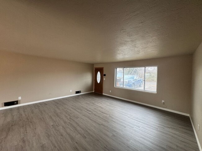 Building Photo - 1407 S 20th Ave