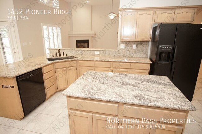 Building Photo - Gorgeous 3BDR Westside Home!