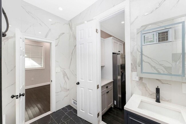 Building Photo - 385 Fairmount Ave