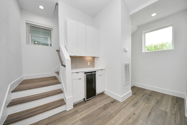 Building Photo - 4608 Coke St