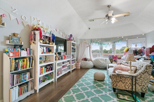 Building Photo - 2560 Costa Mesa Cir