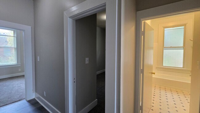 Building Photo - 2-BED SECTION 8 APPROVED