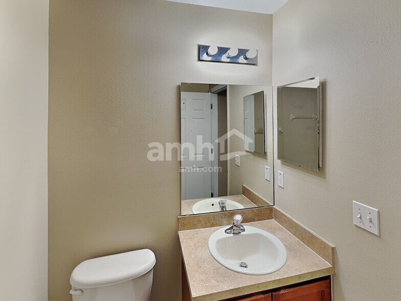 Building Photo - 2340 Norwood Pl